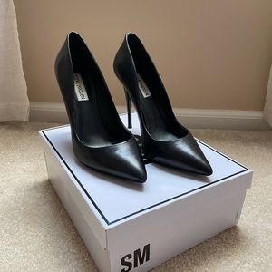 Steve Madden Daisie Pumps!